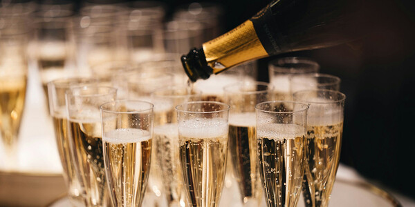 champagne-flutes champagne-flutes
