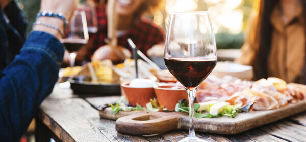 red_wine_and_charcuterie red_wine_and_charcuterie