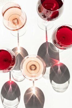 wineglasses-topographic-shot